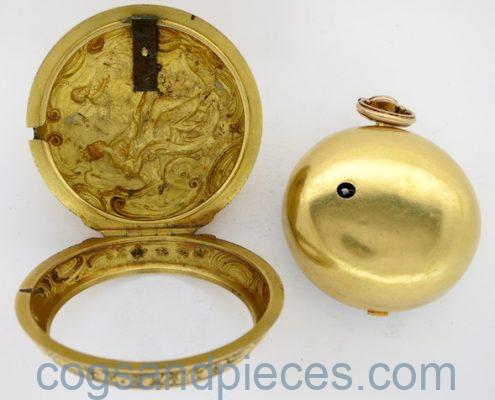 Gold repousse pair cases, verge