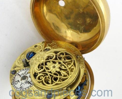Gold repousse pair cases, verge