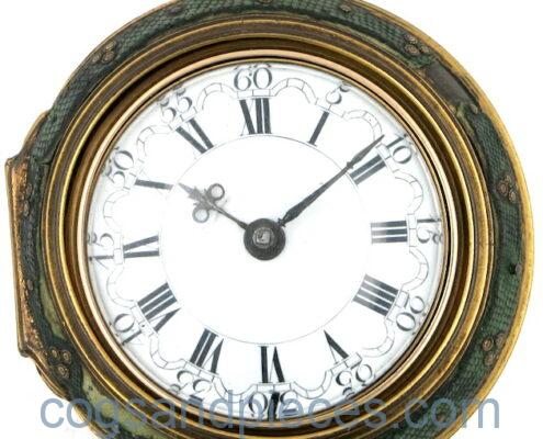 Gold repousse verge