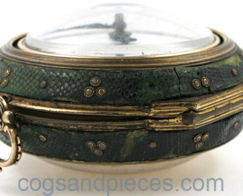 Gold repousse verge