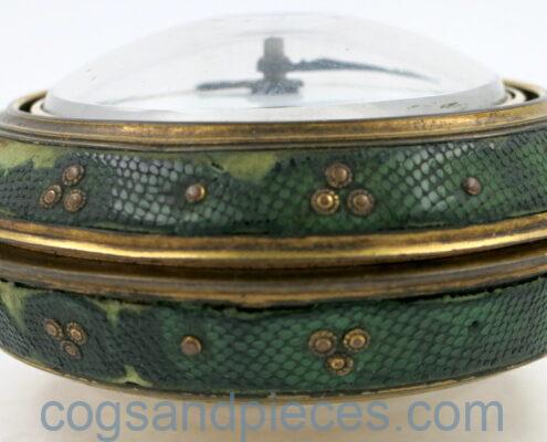Gold repousse verge