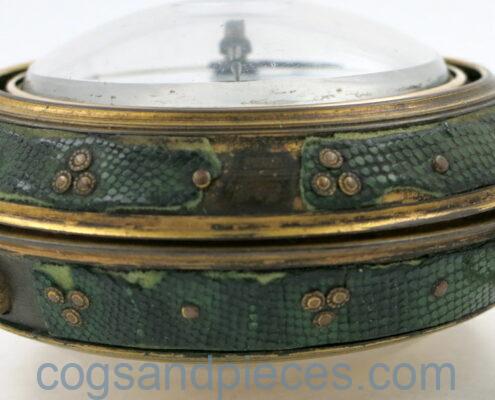 Gold repousse verge