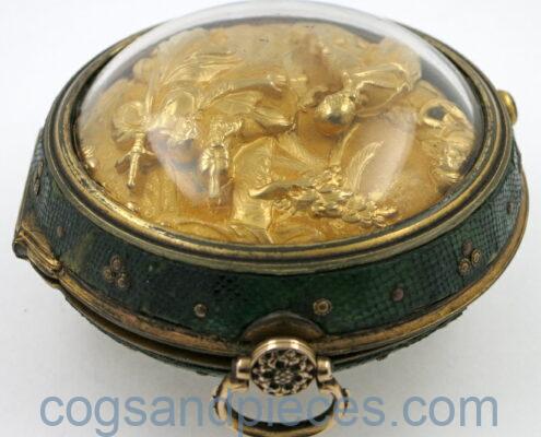 Gold repousse verge