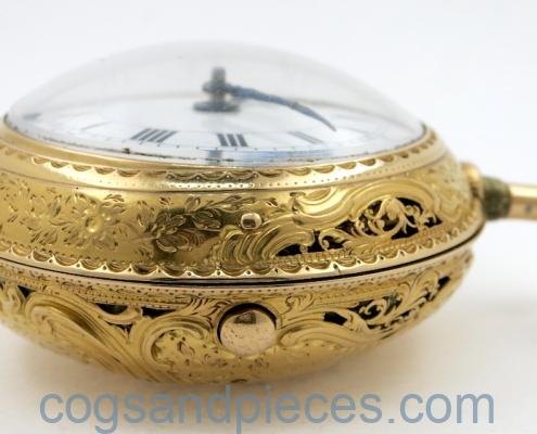 Gold repousse half quarter repeater
