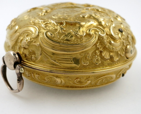 17thc. gold repousse single handed verge