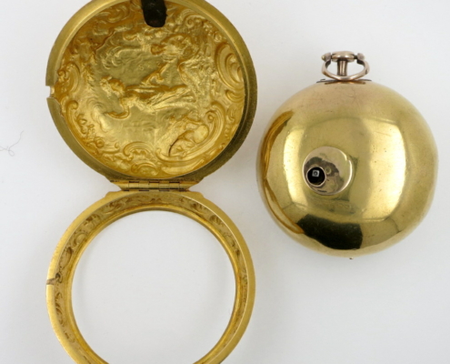 17thc. gold repousse single handed verge