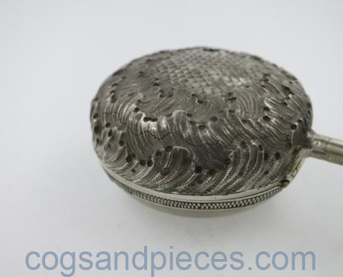 Paris repousse pair case